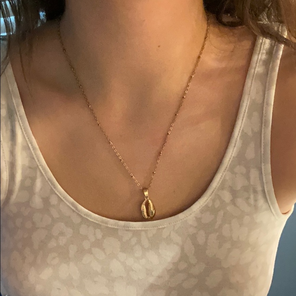 TTEJEWELRY Puka Shell Necklace